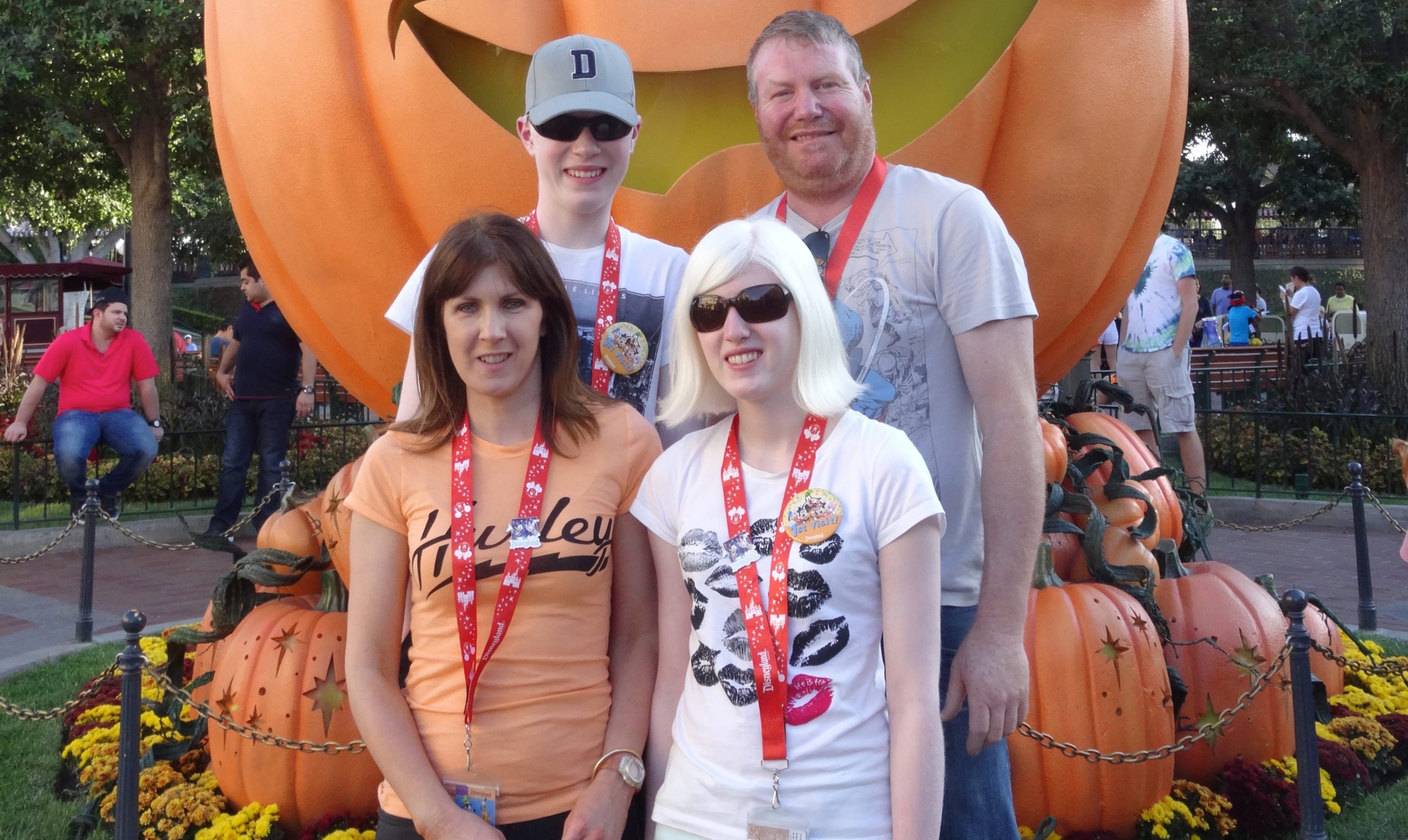 Lisa, Jaimie and their kids at Disneyland