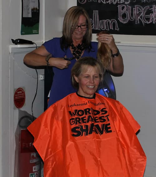 After driving 500km to support her friend in World’s Greatest Shave in 2013, Trish Crabb cut off Leanne’s ponytail
